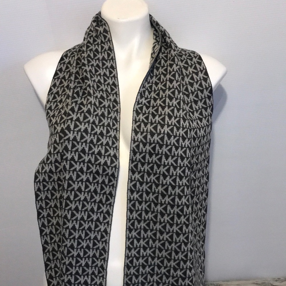 Michael Kors MK signature logo scarf 🧣 🆕